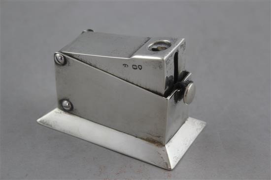 A late Victorian silver table cigar cutter, 3in.